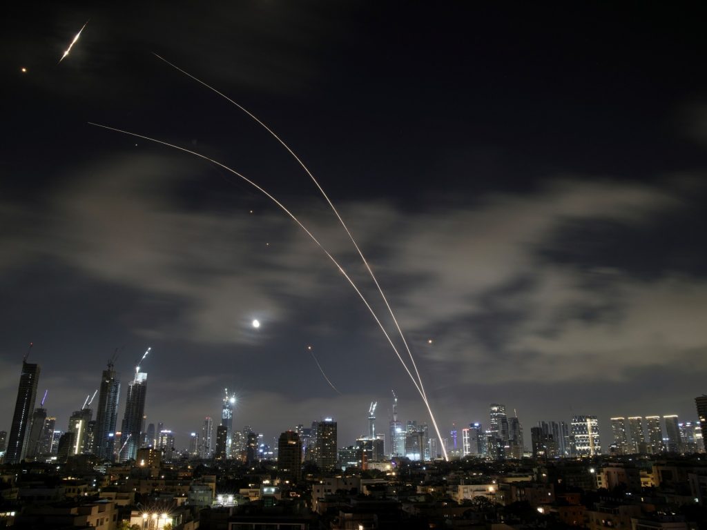 مسؤول أميركي: صواريخ “السهم” الإسرائيلية الاعتراضية على وشك النفاد