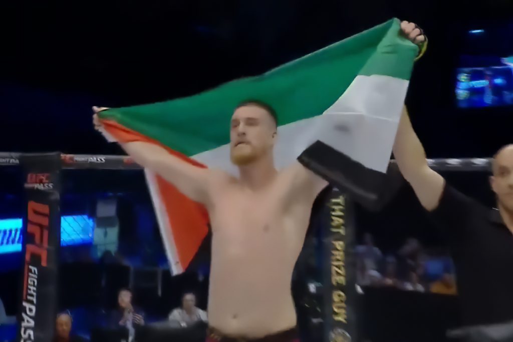 شاهد.. مصارع أيرلندي يهزم جنديا إسرائيليا ويصرخ “الحرية لفلسطين”