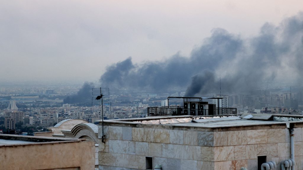 مدير مكتب الجزيرة بطهران: هذا ما يعنيه استهداف مبنى الإذاعة والتلفزيون