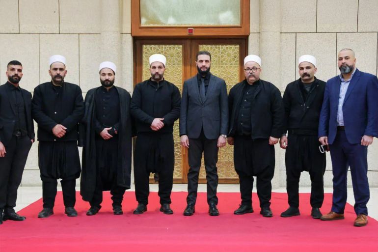لقاء الرئيس الشرع مع وفد من وجهاء وأعيان السويداء في 24 فبراير الماضي (الرئاسة السورية)