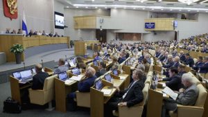 بانتظار توقيع بوتين.. البرلمان الروسي يقر قانونًا لمعاقبة البحث عن محتوى “متطرف” على الإنترنت