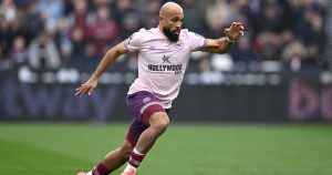 يوقع مانشستر يونايتد المهاجم برايان مبومو من برنتفورد