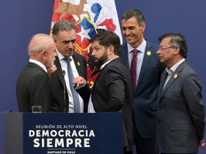 قمة في تشيلي لمواجهة التضليل واليمين المتطرف