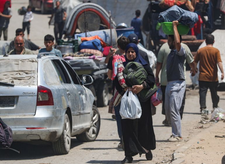 Palestinians flee their homes with their belongings after the Israeli army issued evacuation orders, in Gaza City, June 29, 2025. REUTERS/Mahmoud Issa