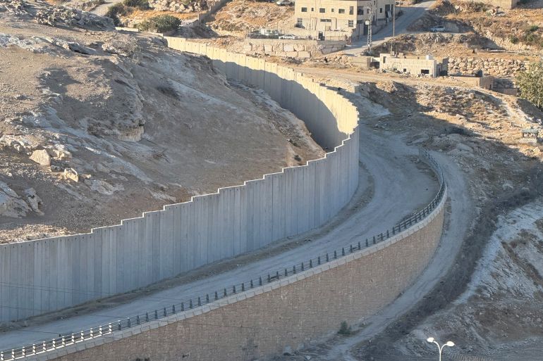 بلدة الزعيم والطور تظهر الأراضي التي وضع جيش الاحتلال يده عليها لصالح مشروع E1