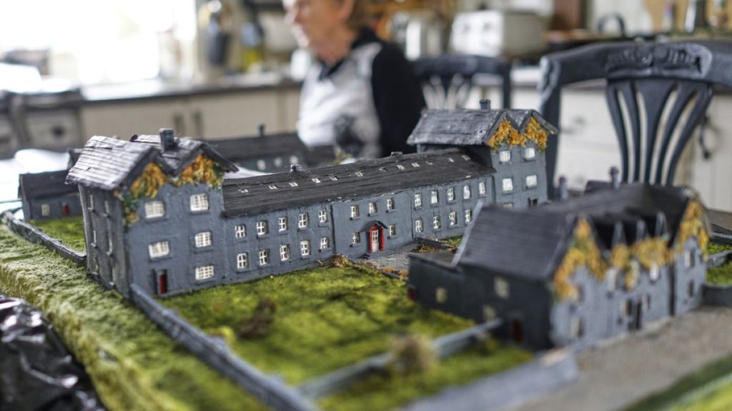 مقبرة الأطفال المنسيّة.. كيف قادت تفاحة مسروقة صبيين إلى سرّ هزّ أيرلندا؟