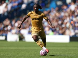 يوم توقع الإنجليزي إيزي النجاح في كرة القدم قبل 10 سنوات