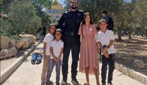 مستوطنون يقتحمون الأقصى والاحتلال يستدعي مرابطتين للتحقيق