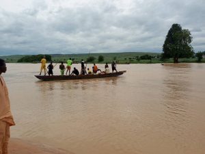 تواصل البحث عن عشرات المفقودين في غرق قارب نيجيري