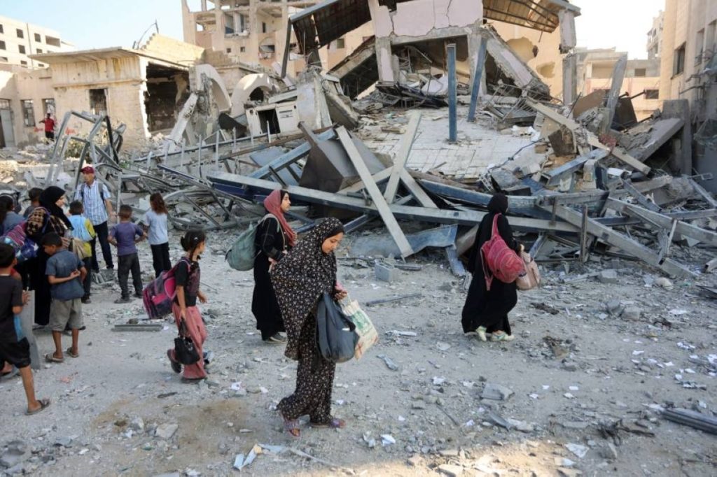 إسرائيل تهجّر 350,000 فلسطيني من شرق غزة