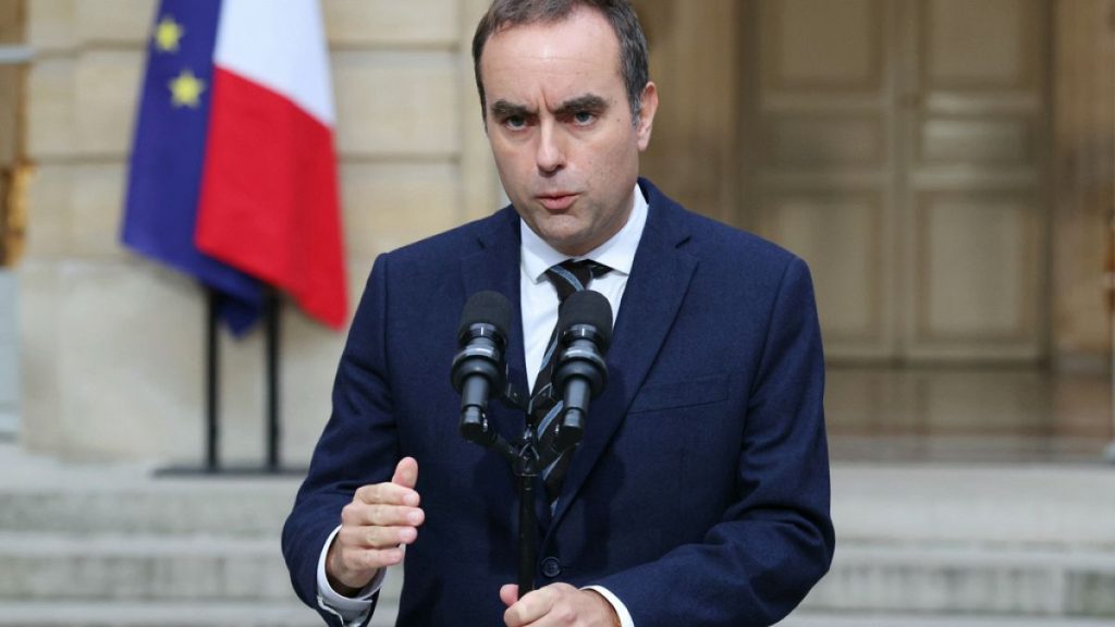 الإليزيه: رئيس الوزراء الفرنسي الجديد لوكورنو يقدم استقالته وماكرون يقبلها