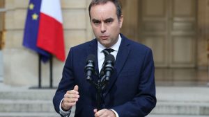 الإليزيه: رئيس الوزراء الفرنسي الجديد لوكورنو يقدم استقالته وماكرون يقبلها