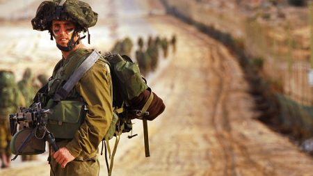 السلطات التشيكية ترحّل جنديا إسرائيليا شارك في حربي غزة ولبنان بعد تحذير فرنسي بحقه