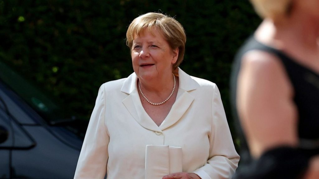 ميركل تلوم بولندا ودول البلطيق على حرب بوتين في أوكرانيا