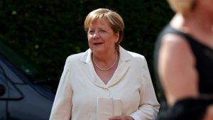 ميركل تلوم بولندا ودول البلطيق على حرب بوتين في أوكرانيا