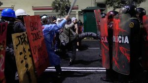 فيديو. عمال النقل يحتجون بعد جريمة قتل سائق في بيرو