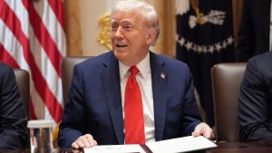 ترامب يعلن عزمه التوجه للشرق الأوسط: أنهينا حرب غزة وسيتم الإفراج عن الرهائن الاثنين أو الثلاثاء