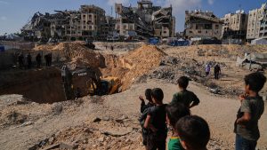 فيديو. أعادتهم إسرائيل لكن تعذّر التعرّف عليهم.. 41 فلسطينيا يُدفنون في مقابر جماعية بخان يونس