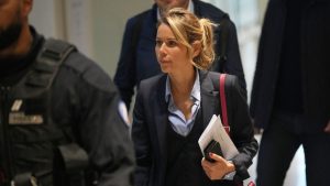 ابنة بريجيت ماكرون أمام المحكمة: “الشائعات بشأن الهوية الجنسية لوالدتي أضرّت بحياتها”