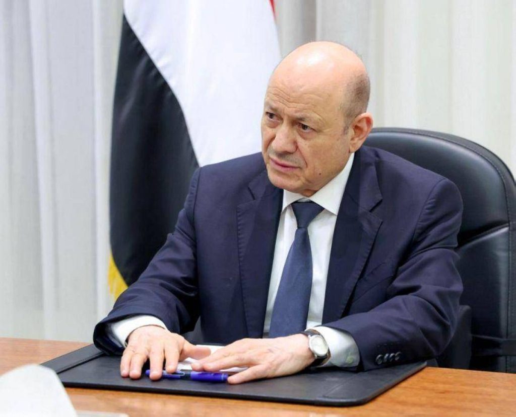 الرئاسي اليمني يؤكد التزامه بالشراكة ودعمه للحكومة لممارسة صلاحياتها كافة