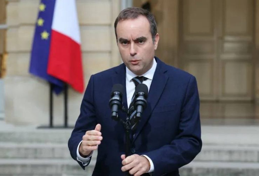 في محاولة أخيرة.. ماكرون يكلف لوكورنو بإجراء محادثات نهائية مع الأحزاب