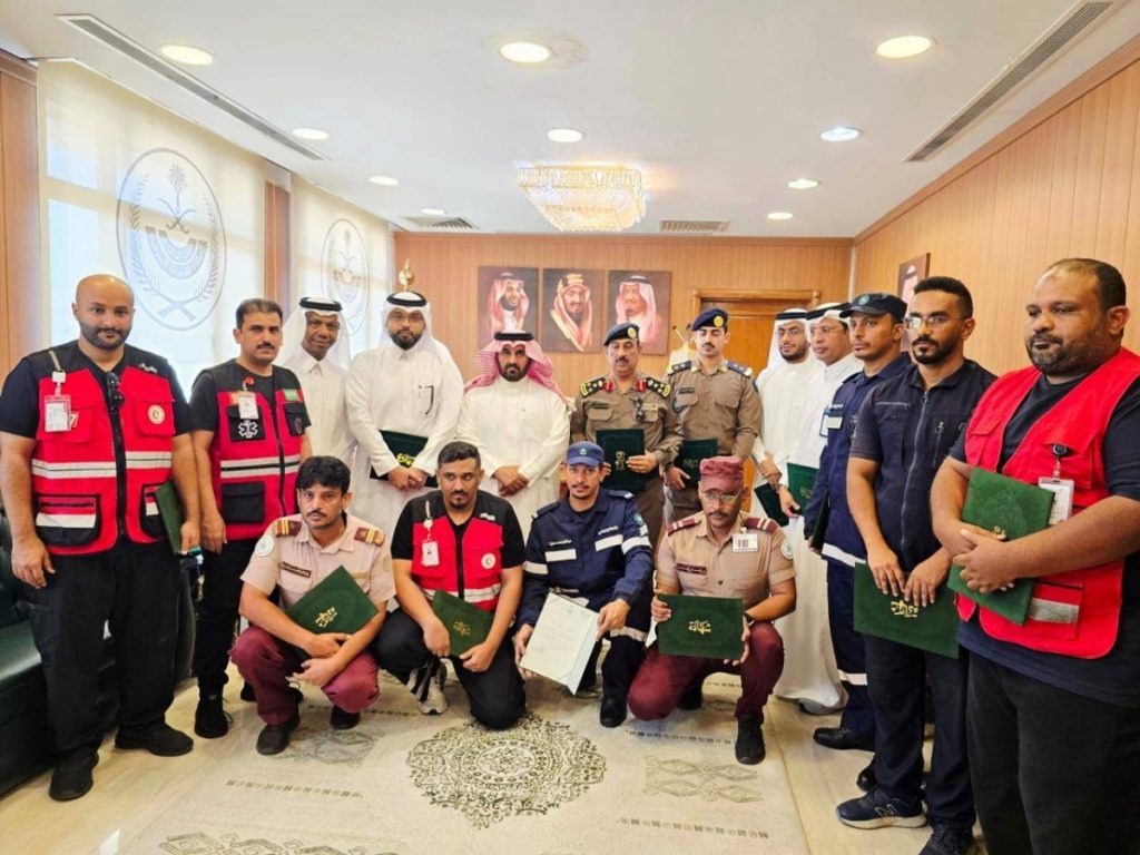 محافظ محايل يكرّم الجهات التي ساهمت في قِيم العمل الإنساني