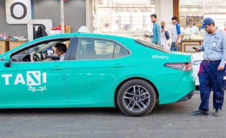 إبعاد غير السعودي المخالف لنشاط سيارات الأجرة