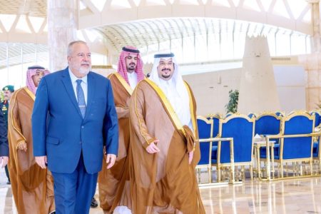 رئيسا وزراء فلسطين وكوبا يصلان إلى الرياض لحضور مؤتمر مبادرة مستقبل الاستثمار