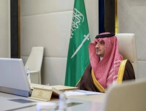 عبدالعزيز بن سعود يدشّن وحدة الأورام المتنقلة التابعة للخدمات الطبية بوزارة الداخلية