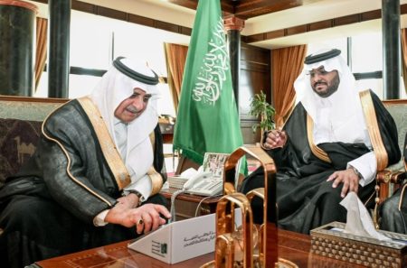 أمير تبوك يُدشِّن موسم التشجير الوطني 2025 بالمنطقة