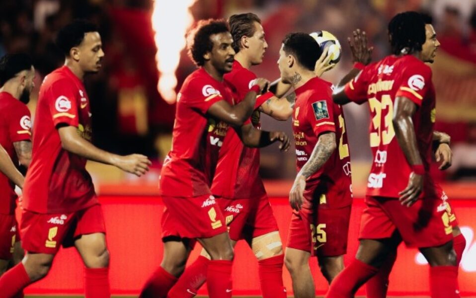 القادسية يهزم الحزم بثلاثية ريتيجي وجوليان المذهلة