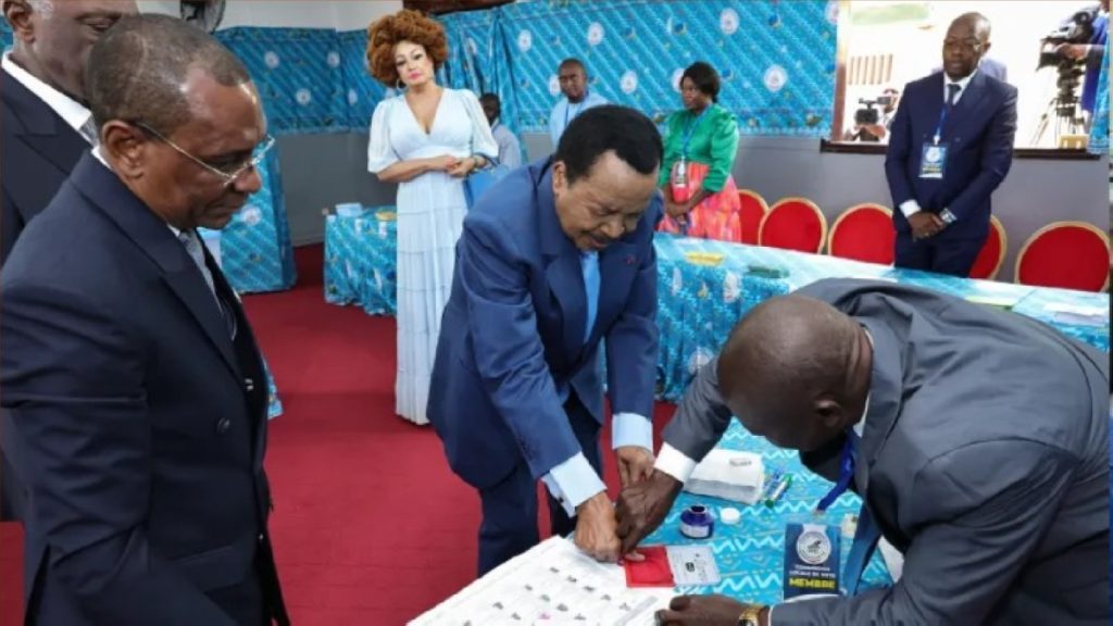 زعيم المعارضة في الكاميرون يرفض نتائج الانتخابات ويهدّد بالمقاومة