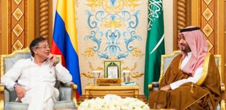 ولي العهد ورئيس كولومبيا يستعرضان العلاقات الثنائية