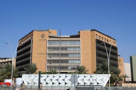 بلغت 383 ملياراً.. 46 % من إيرادات الدولة «غير نفطية»