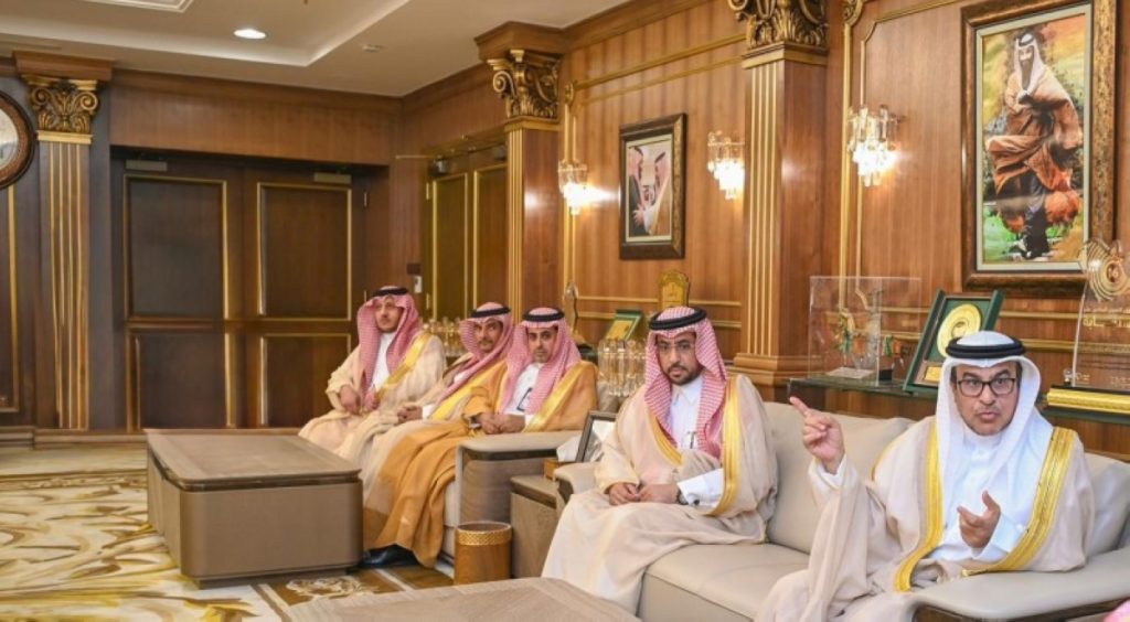 أمير جازان يلتقي الرئيس التنفيذي لشركة المياه الوطنية