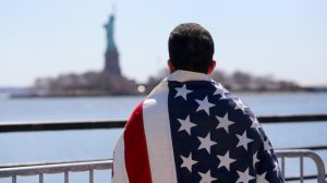 بقرار مفاجئ.. ترمب يخفض الحد الأقصى للاجئين إلى أدنى عدد في التاريخ