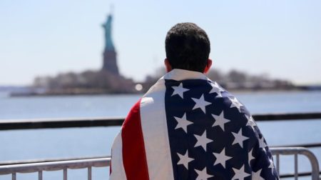 بقرار مفاجئ.. ترمب يخفض الحد الأقصى للاجئين إلى أدنى عدد في التاريخ