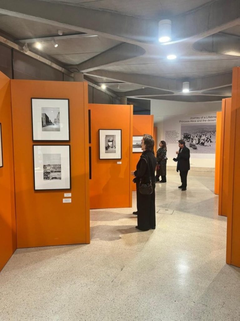 لندن تحتضن معرضاً مصوراً للأميرة البريطانية أليس خلال زيارتها للسعودية عام 1938