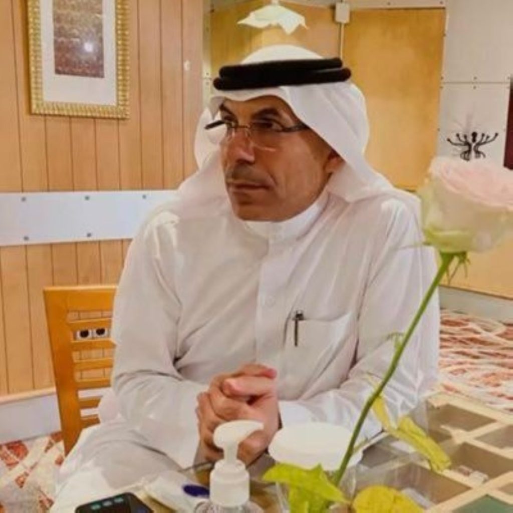 والدة الإعلامي عبدالله الفارسي في ذمة الله