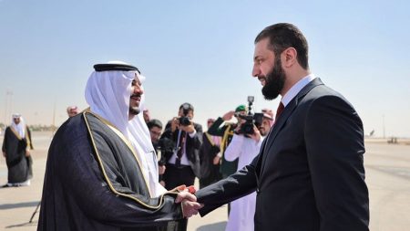 الرئيس السوري يصل الرياض وفي مقدمة مستقبليه نائب أمير المنطقة