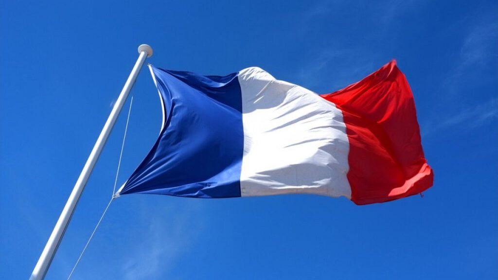 فرنسا تطلب من رعاياها مغادرة مالي مؤقتا مع تصاعد الخطر حول العاصمة باماكو