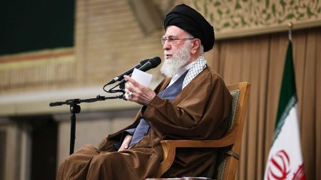 خامنئي: لا تعاون مع أمريكا ما دامت تدعم إسرائيل وتتدخل في شؤون المنطقة