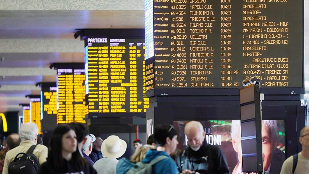 إيطاليا على وقع إضراب شامل.. قطارات وحافلات ومدارس ومستشفيات متوقفة