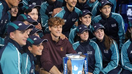 فيديو. يانيك سينر يهزم كارلوس ألكاراز ويحتفظ بلقب نهائيات رابطة محترفي التنس