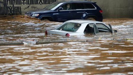 موسم الأمطار في لبنان… سيول تجتاح بيروت الغارقة في أزماتها