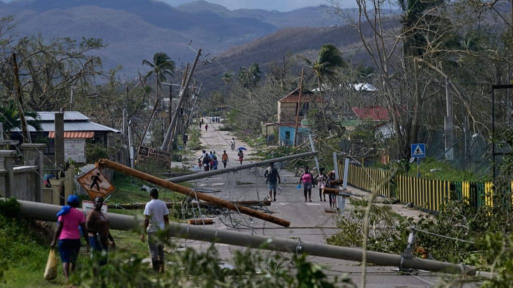 كيف تتأكد من أنك محمي في حالة تعرض رحلتك لظروف جوية قاسية