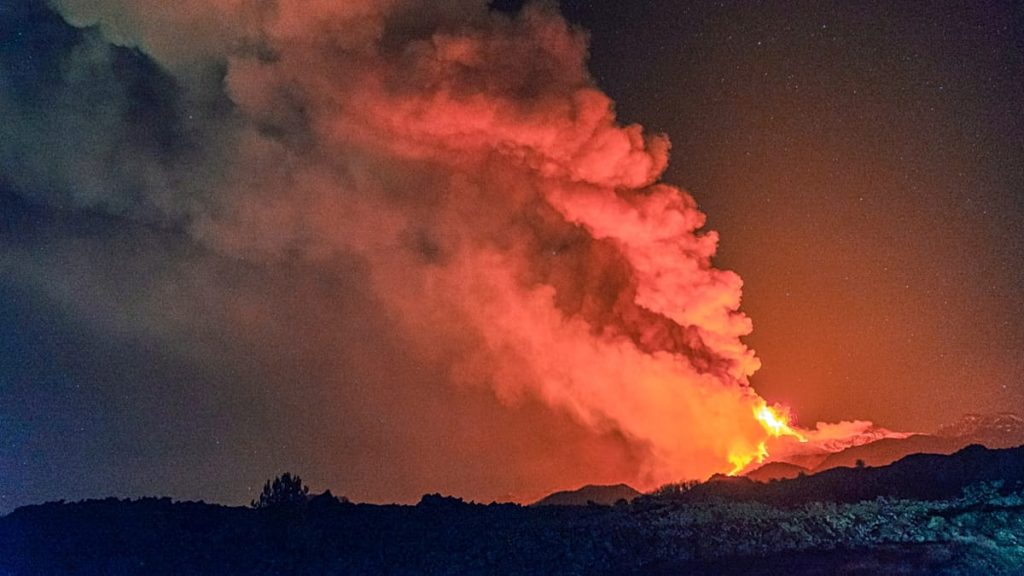 كيف يمكن للتنبؤات الجديدة أن تقلل من اضطراب الرحلات الجوية بسبب الرماد البركاني