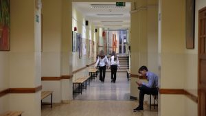 أكثر من نصف طلاب بولندا يرغبون بالدراسة خارج البلاد بحثًا عن فرص أفضل