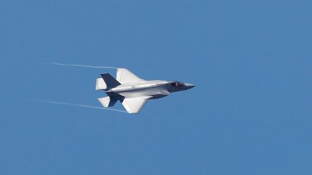 عشرون دولة في نادي الـ”F-35″ واحتمال انضمام السعودية يتصاعد.. ماذا تعرف عن هذه المقاتلة؟