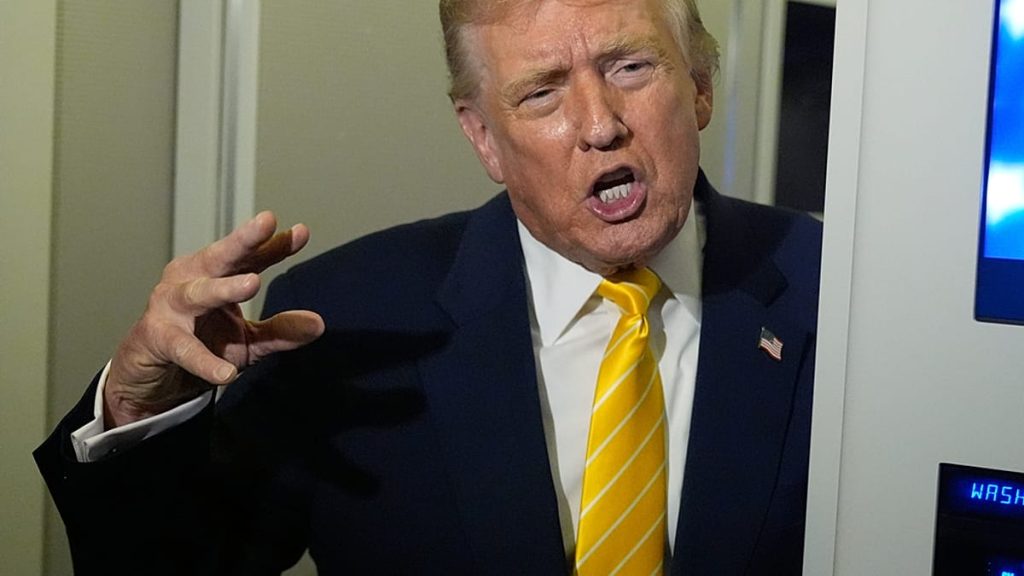 ترامب يوقّع أمراً تنفيذياً لتصنيف فروع الإخوان كـ”منظمات إرهابية”.. ماذا يعني القرار؟